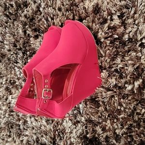 Red Wedges w back zipper